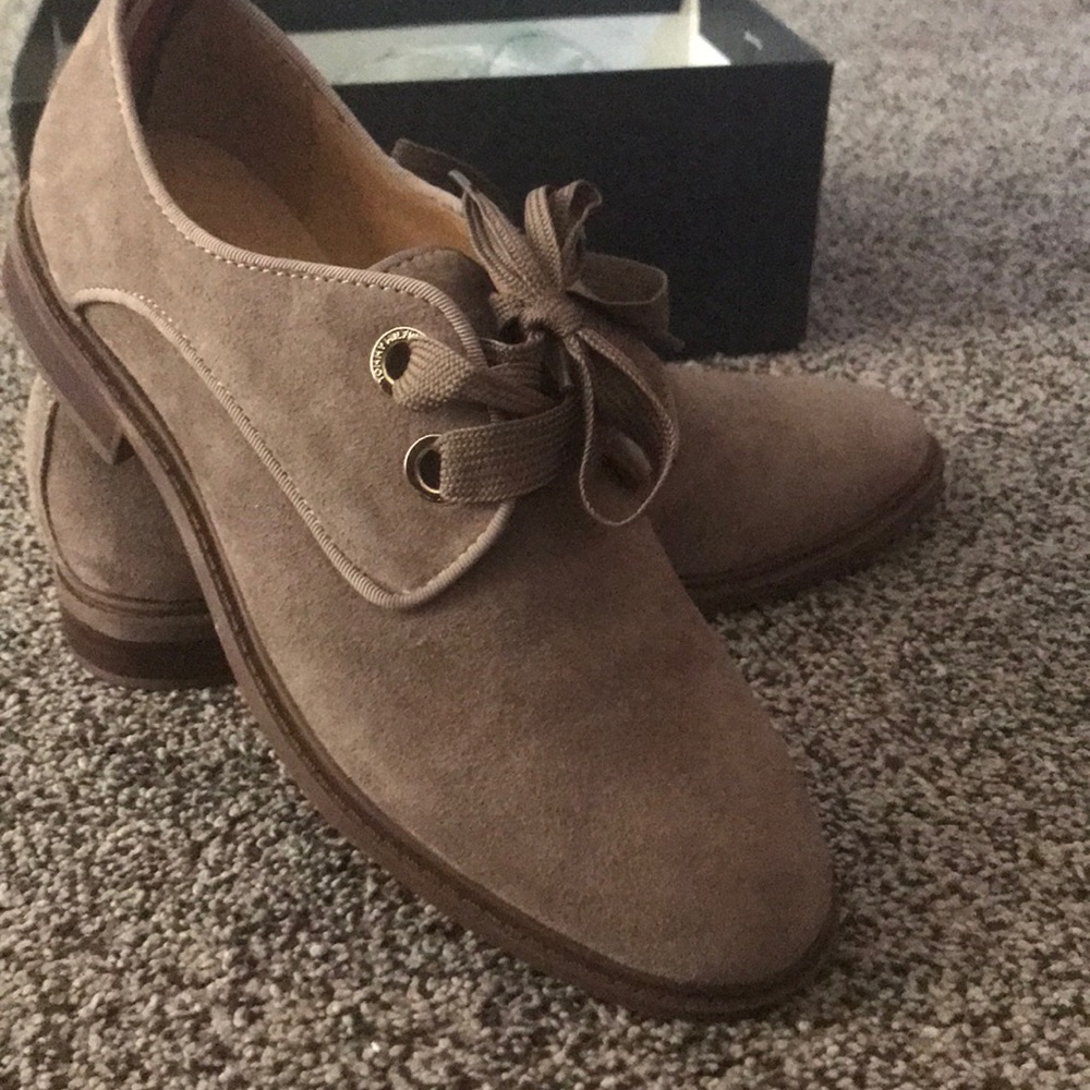 Shoes size 8m